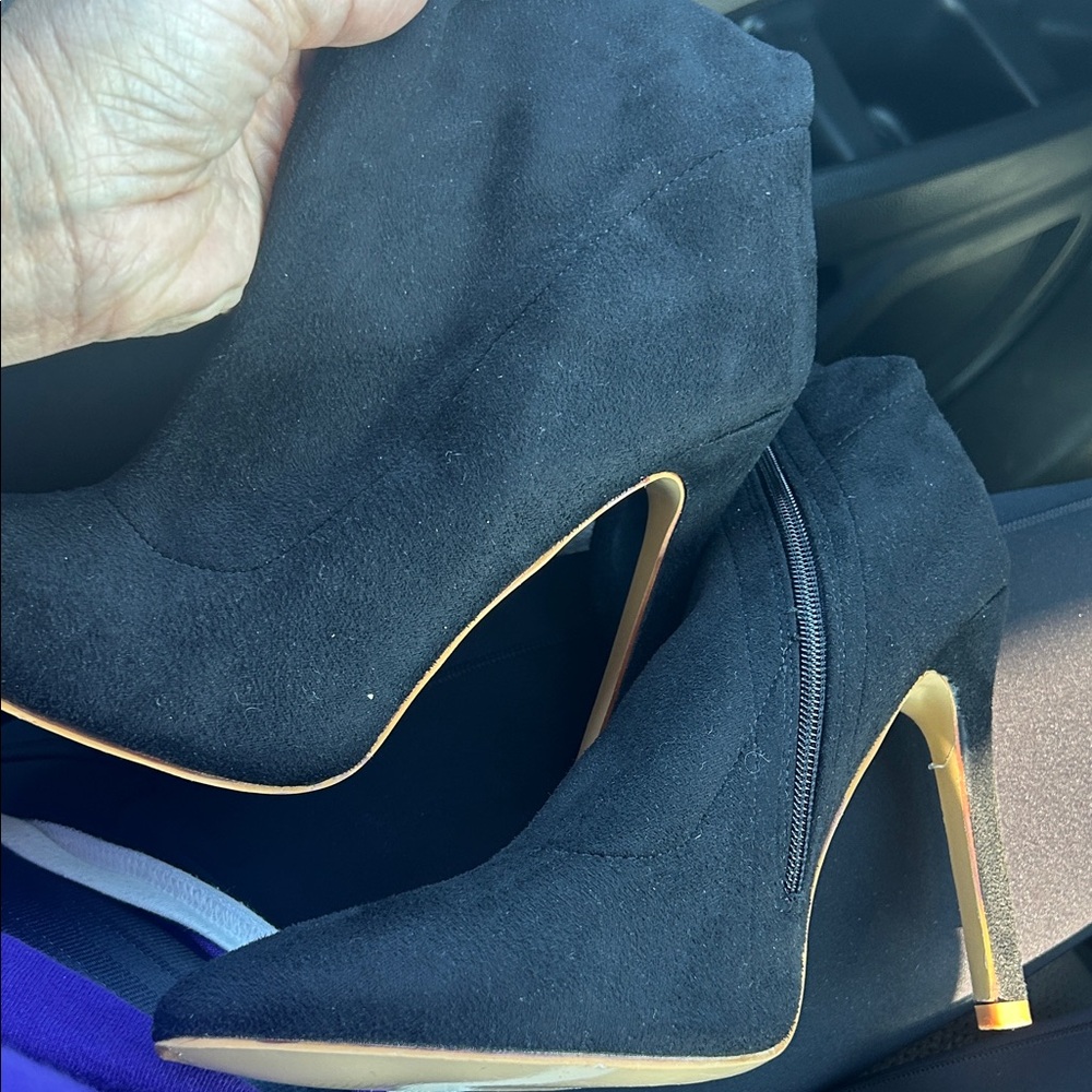 Elegant Black Stiletto Heels - Picture 6 of 8